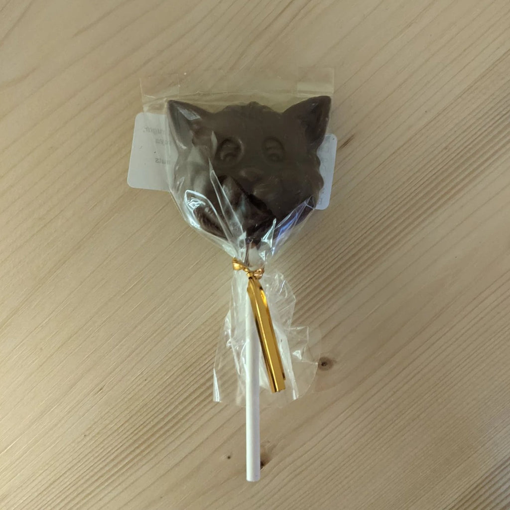 Chocolate cat lollipops